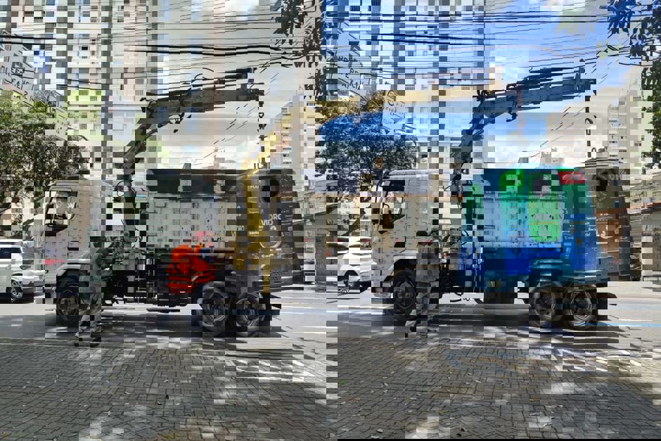 Material recolhido em 14 unidades retorna à cadeia produtiva, transformando resíduo em matéria-prima, com foco na sustentabilidade - Foto: PMSJC